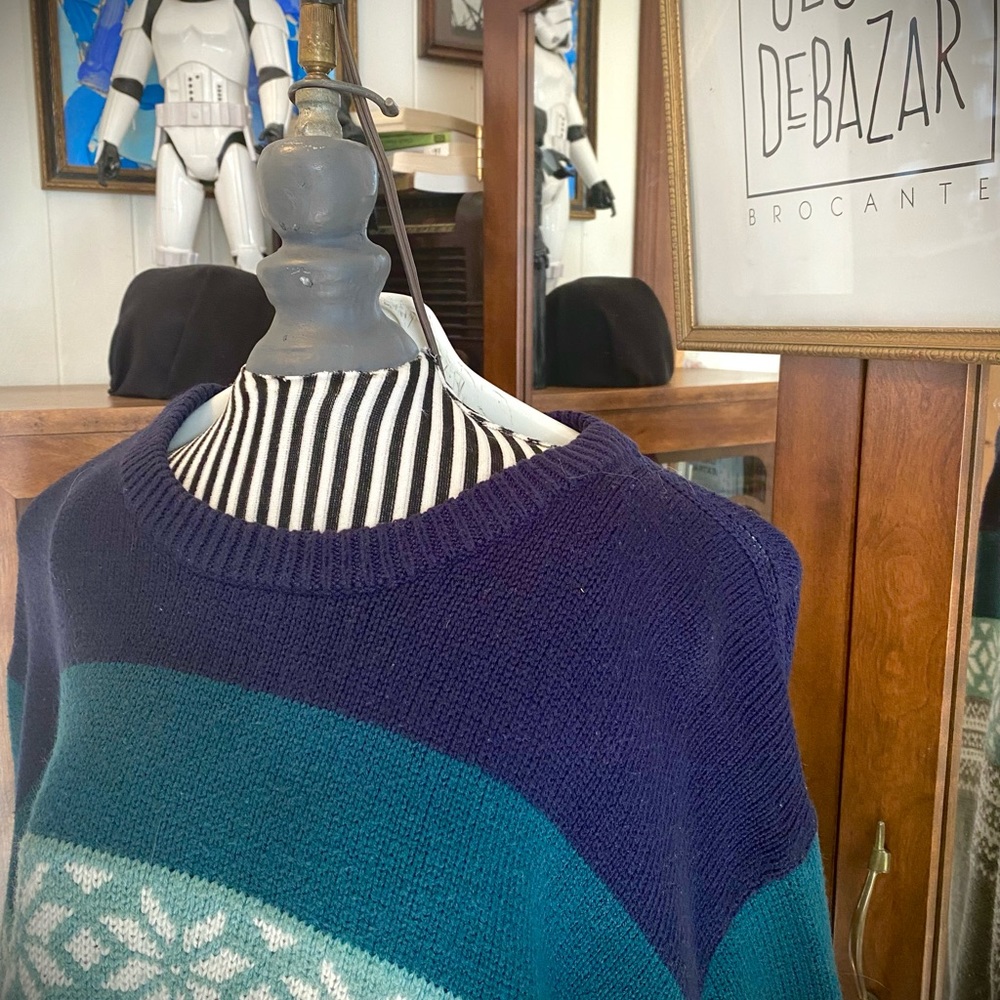 Mountain Ridge wool sweater. - Picture 2 of 3